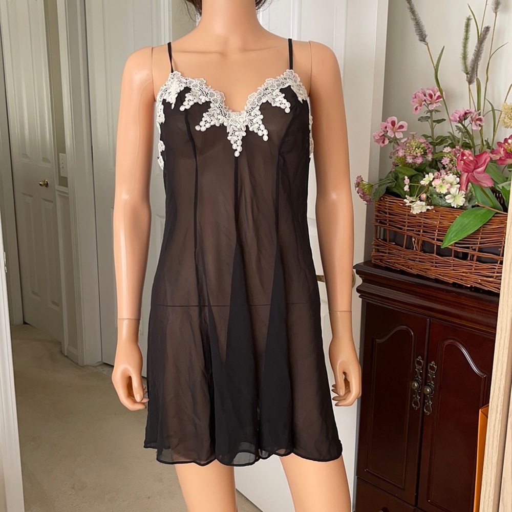 Vintage Women’s black embroidered slip dress pearl buttons - Picture 2 of 12